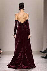 Dunkelrotes Trägerloses Langes Abendkleid aus Samt mit Schlitz